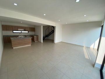 LOMAS DE LA RIOJA, Casa en VENTA con rooftop con vista a la laguna de Mandinga, 3 recamaras y jardin