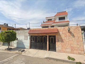 CASA EN JARDINES DE MORELOS ECATEPEC, EDO. MÉX.