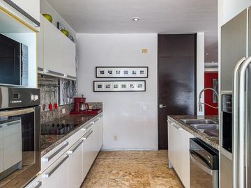 En Venta: Condominio de 3 Recámaras Cerca de la Playa en Playa del Carmen