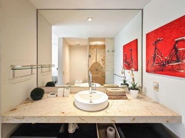 En Venta: Condominio de 3 Recámaras Cerca de la Playa en Playa del Carmen