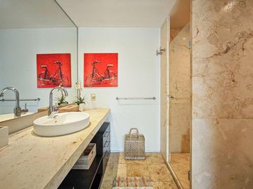 En Venta: Condominio de 3 Recámaras Cerca de la Playa en Playa del Carmen