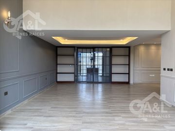Casa en Venta  Cuatro Recámaras  Fraccionamiento Paseo de La Reina