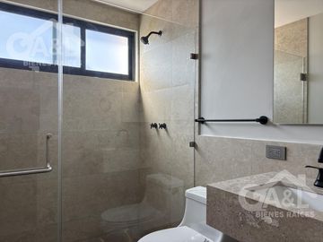 Casa en Venta  Cuatro Recámaras  Fraccionamiento Paseo de La Reina