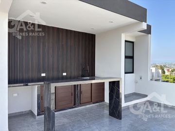 Casa en Venta  Cuatro Recámaras  Fraccionamiento Paseo de La Reina