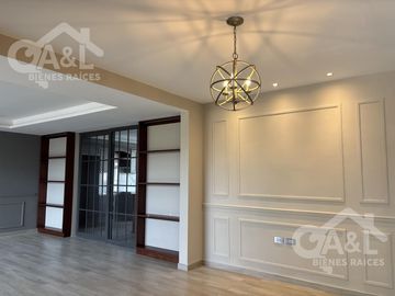 Casa en Venta  Cuatro Recámaras  Fraccionamiento Paseo de La Reina
