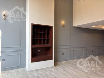Casa en Venta  Cuatro Recámaras  Fraccionamiento Paseo de La Reina