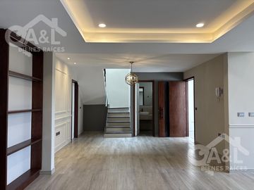 Casa en Venta  Cuatro Recámaras  Fraccionamiento Paseo de La Reina