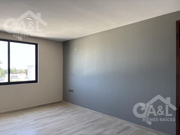 Casa en Venta  Cuatro Recámaras  Fraccionamiento Paseo de La Reina