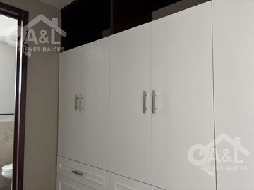 Casa en Venta  Cuatro Recámaras  Fraccionamiento Paseo de La Reina
