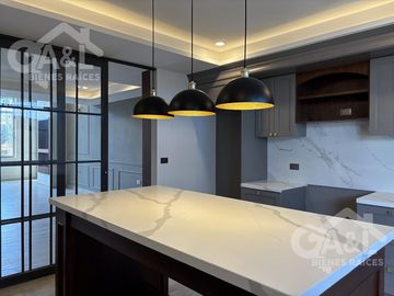 Casa en Venta  Cuatro Recámaras  Fraccionamiento Paseo de La Reina