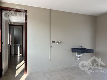 Casa en Venta  Cuatro Recámaras  Fraccionamiento Paseo de La Reina