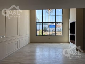 Casa en Venta  Cuatro Recámaras  Fraccionamiento Paseo de La Reina
