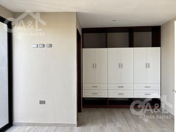 Casa en Venta  Cuatro Recámaras  Fraccionamiento Paseo de La Reina