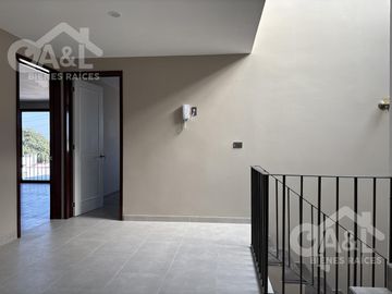 Casa en Venta  Cuatro Recámaras  Fraccionamiento Paseo de La Reina