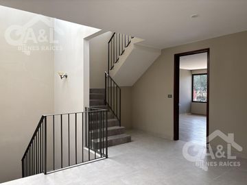 Casa en Venta  Cuatro Recámaras  Fraccionamiento Paseo de La Reina
