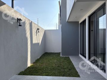 Casa en Venta  Cuatro Recámaras  Fraccionamiento Paseo de La Reina