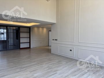 Casa en Venta  Cuatro Recámaras  Fraccionamiento Paseo de La Reina