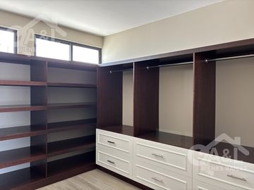 Casa en Venta  Recámara en Planta Baja Paseo de La Reina