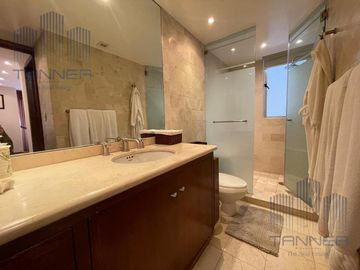 Venta Departamento en Bosques de las Lomas en Bosque Alto, con vista hacia la ciudad (L)