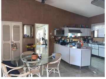 Venta Casa - Residencia sobre Av. Yucatan, Jardines de Merida, Norte