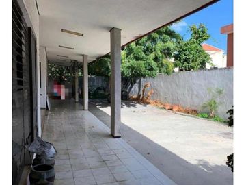 Venta Casa - Residencia sobre Av. Yucatan, Jardines de Merida, Norte