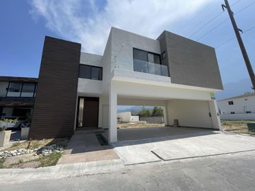 Casa en Venta en La Joya Residencial