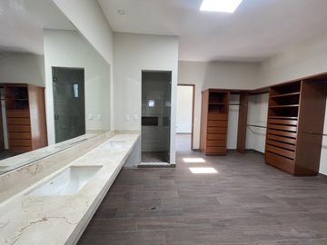 Casa en Venta en La Joya Residencial