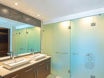 Increíble Departamento en Venta de 3 rec  en lujoso Condominio cerca del Mar P3984