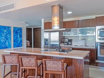 Increíble Departamento en Venta de 3 rec  en lujoso Condominio cerca del Mar P3984