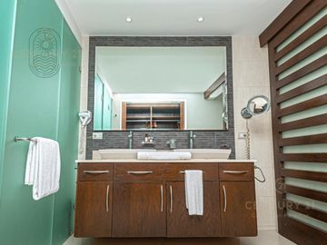 Increíble Departamento en Venta de 3 rec  en lujoso Condominio cerca del Mar P3984