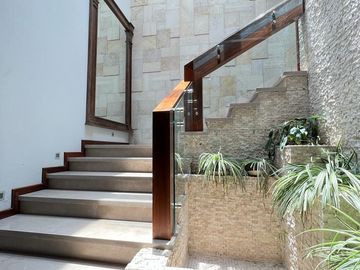 Casa en venta en  Lomas de  Angelópolis cluster 999 cuarto de servicio