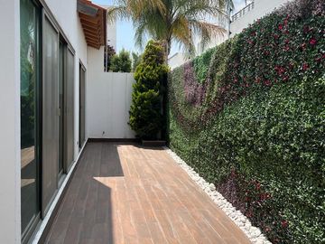Casa en venta en  Lomas de  Angelópolis cluster 999 cuarto de servicio