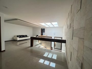 Casa en venta en  Lomas de  Angelópolis cluster 999 cuarto de servicio