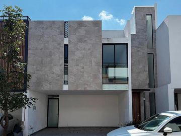 Hermosa casa en venta en Lomas de Angelopolis Parque Veracruz