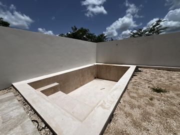 Casa en Venta en Mérida, Privada al Norte, con recámara en planta baja