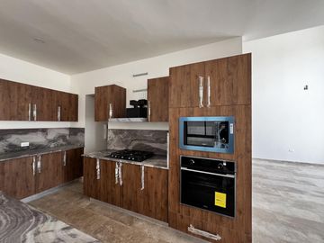 Casa en Venta en Mérida, Privada al Norte, con recámara en planta baja