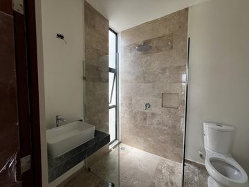 Casa en Venta en Mérida, Privada al Norte, con recámara en planta baja