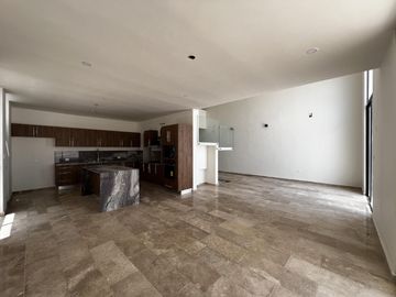 Casa en Venta en Mérida, Privada al Norte, con recámara en planta baja
