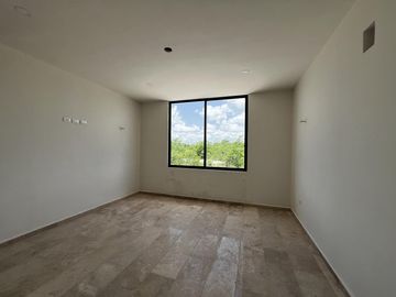 Casa en Venta en Mérida, Privada al Norte, con recámara en planta baja