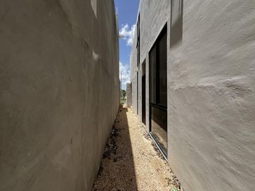 Casa en Venta en Mérida, Privada al Norte, con recámara en planta baja