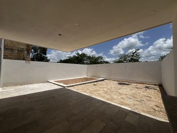 Casa en Venta en Mérida, Privada al Norte, con recámara en planta baja