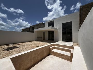 Casa en Venta en Mérida, Privada al Norte, con recámara en planta baja