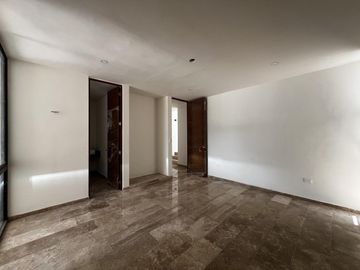 Casa en Venta en Mérida, Privada al Norte, con recámara en planta baja