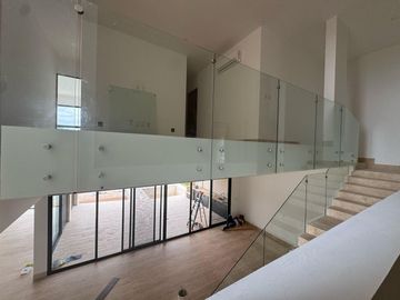 Casa en  Vneta en Mérida en club YCC 5 recámaras y con vista al lago