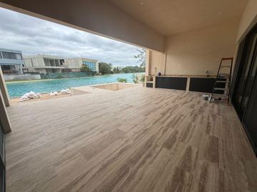 Casa en  Vneta en Mérida en club YCC 5 recámaras y con vista al lago