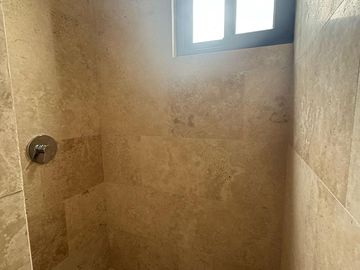 Casa en  Vneta en Mérida en club YCC 5 recámaras y con vista al lago