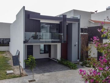 Casa en  venta en Parque Foresta frente a Chedraui, 3 habitaciones y roofgarden