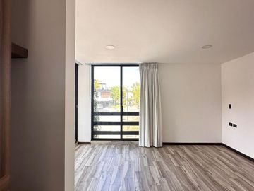 Casa en  venta con 4 recamaras en esquina en Angelopolis Puebla.