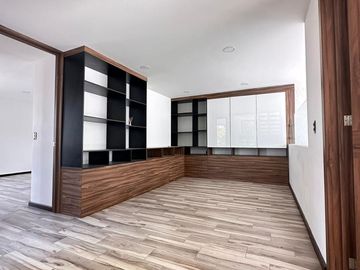 Casa en  venta con 4 recamaras en esquina en Angelopolis Puebla.