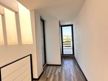 Casa en  venta con 4 recamaras en esquina en Angelopolis Puebla.